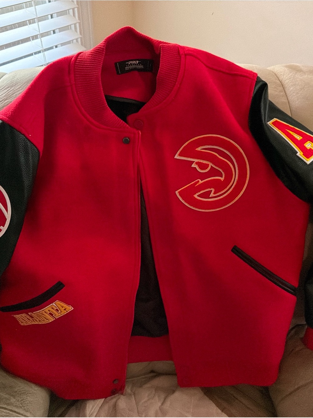 NWT Red Atlanta Hawks Varsity Jacket with Black Sleeves Men’s Large